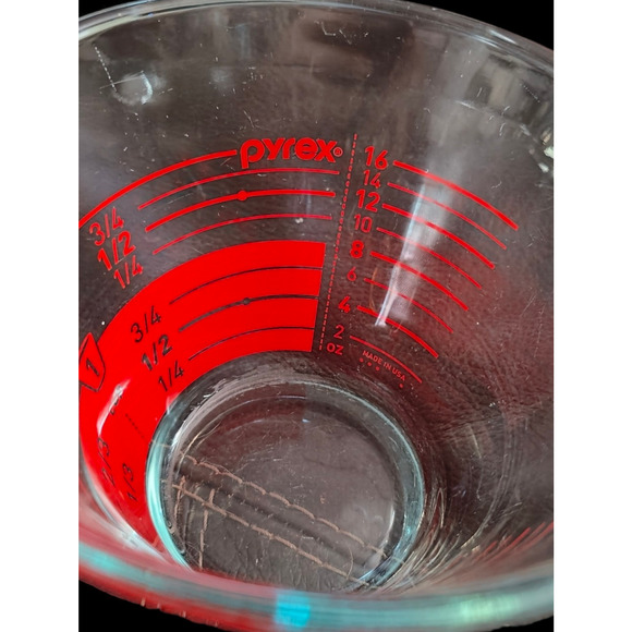 Pyrex 2 Cup Glass Measuring Cup Wil Large Numbers - Picture 3 of 6